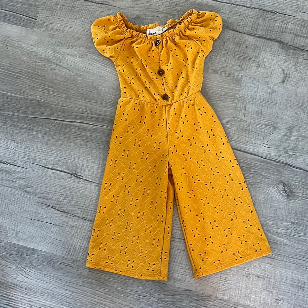Lightly worn, great condition mustard yellow romper.